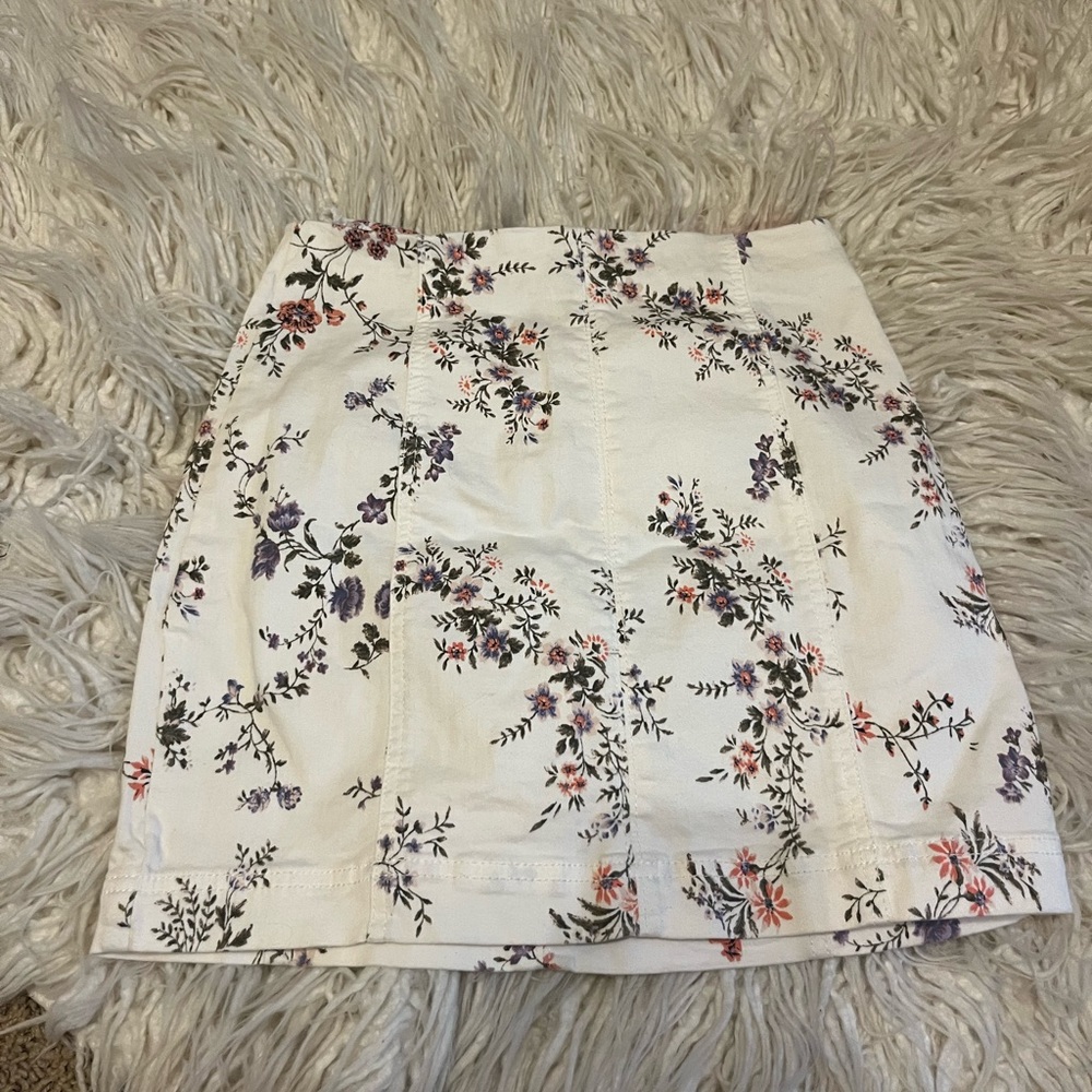 TINSLETOWN white denim floral mini skirt